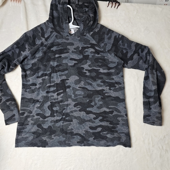 Sundry Sweaters - Sundry Camo Hoodie Gray medium Athletic Sweater Pullover